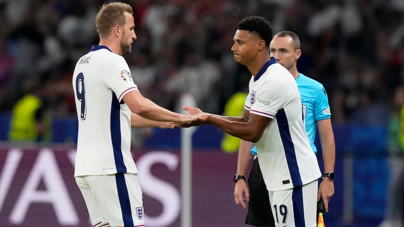 In the 61st minute, Harry Kane had to make way for Ollie Watkins. (Bild: AP ( via APA) Austria Presse Agentur/ASSOCIATED PRESS)