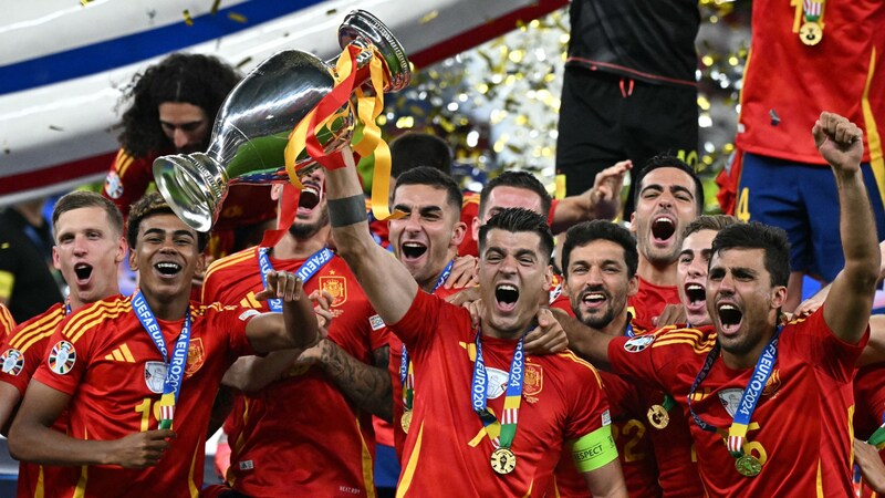 Spanien ist neuer Rekordchampion. (Bild: AFP/APA/JAVIER SORIANO)