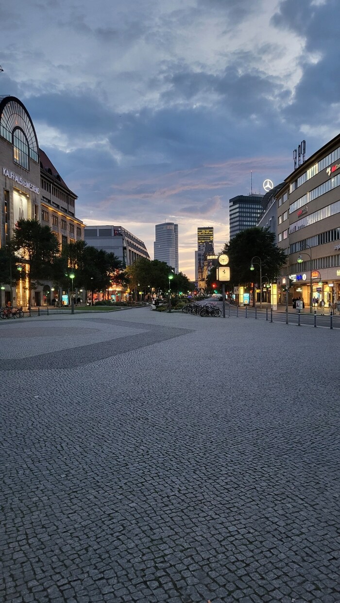 Der Wittenbergplatz vor dem Kaufhaus des Westens