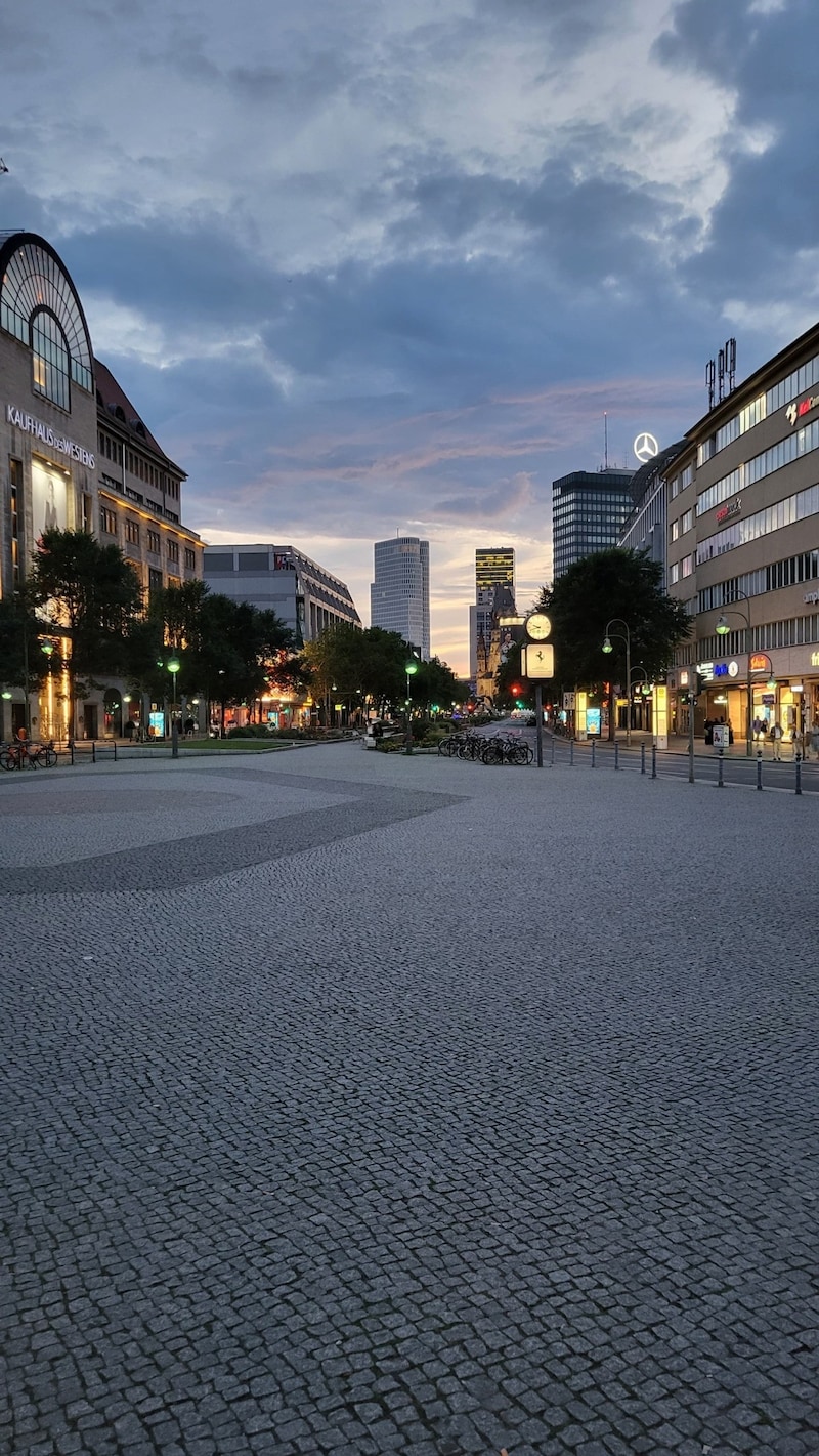 Der Wittenbergplatz vor dem Kaufhaus des Westens (Bild: Krone-Leserreporter)