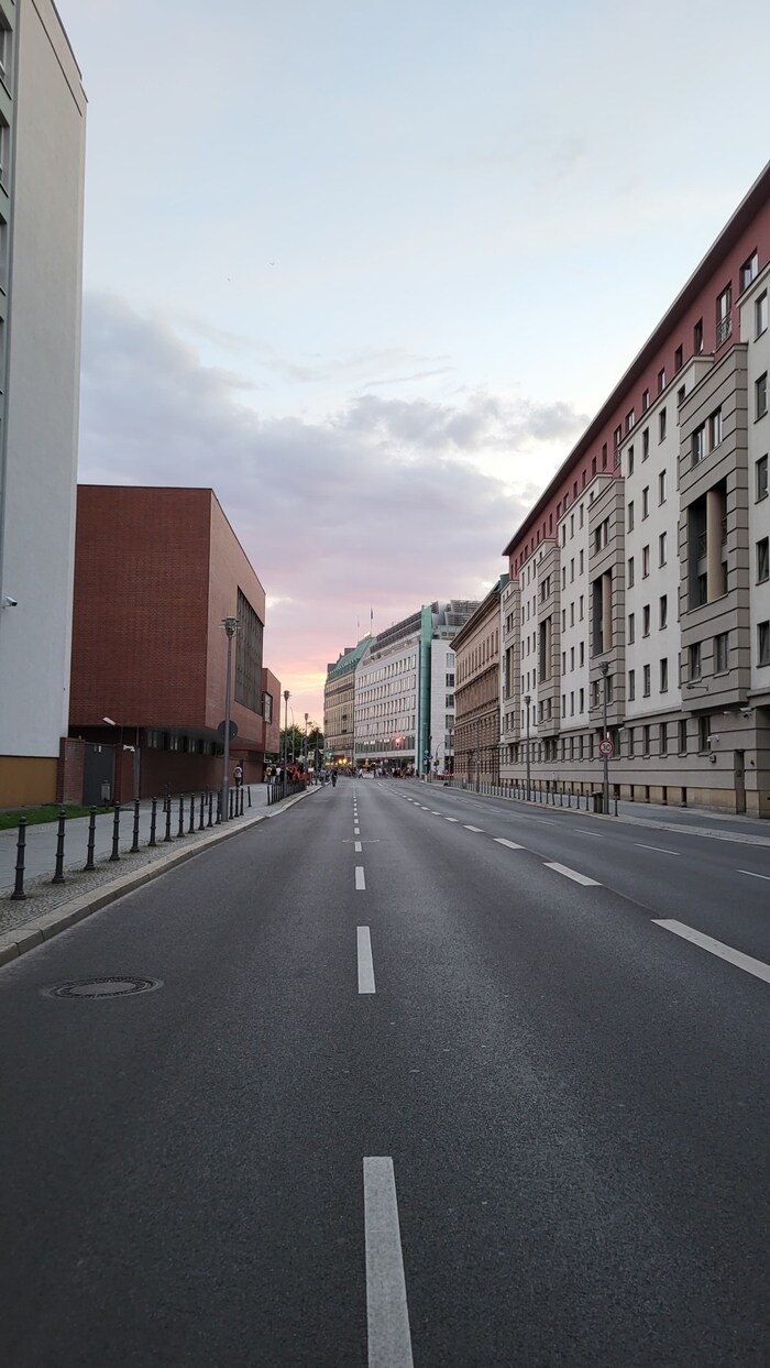 Leere Straßen unweit des Holocaust-Denkmals