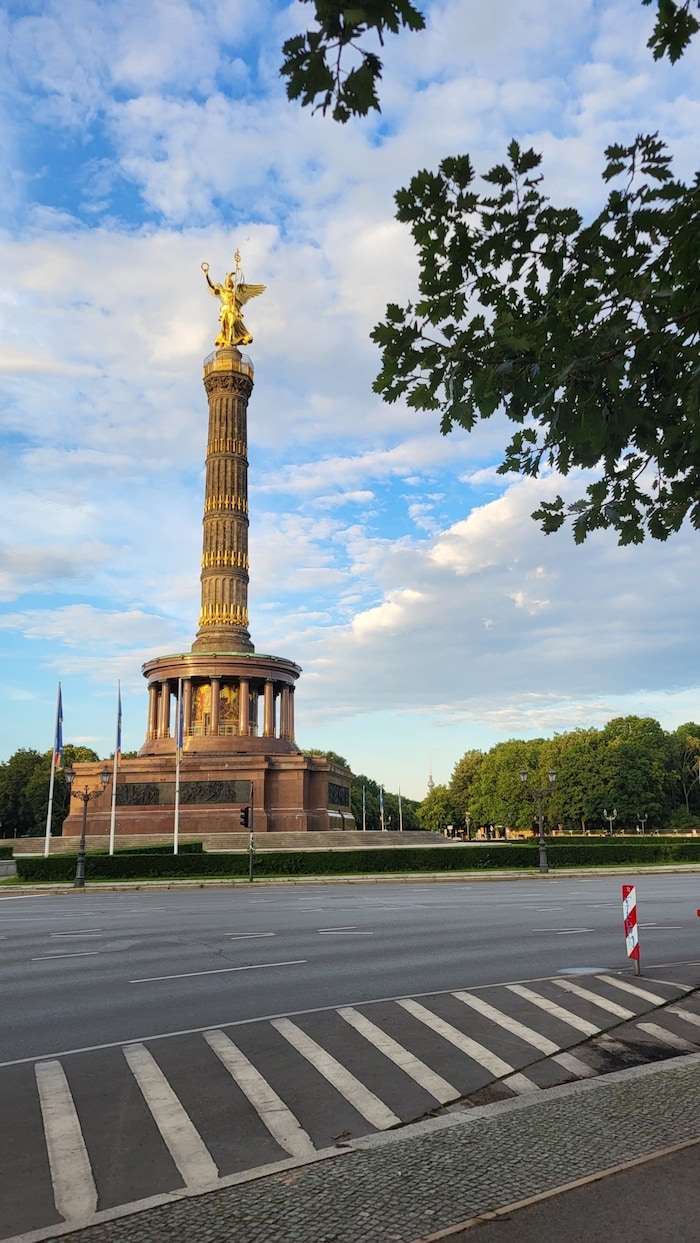 Einsam steht sie da, die Siegessäule