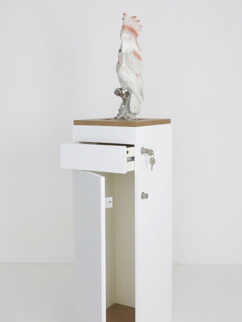 Michael Strassers „Bird Strike“ im Kunstfenster Gnas  (Bild: Michael Strasser)