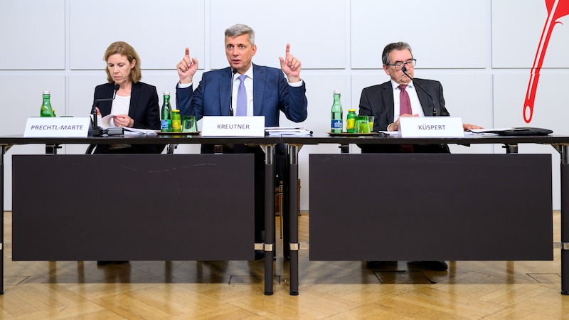 Feldkirch Regional Court President Angelika Prechtl-Marte, Chairman of the Investigation Commission Martin Kreutner and former Bavarian Constitutional Court President Peter Küspert (Bild: APA/MAX SLOVENCIK)