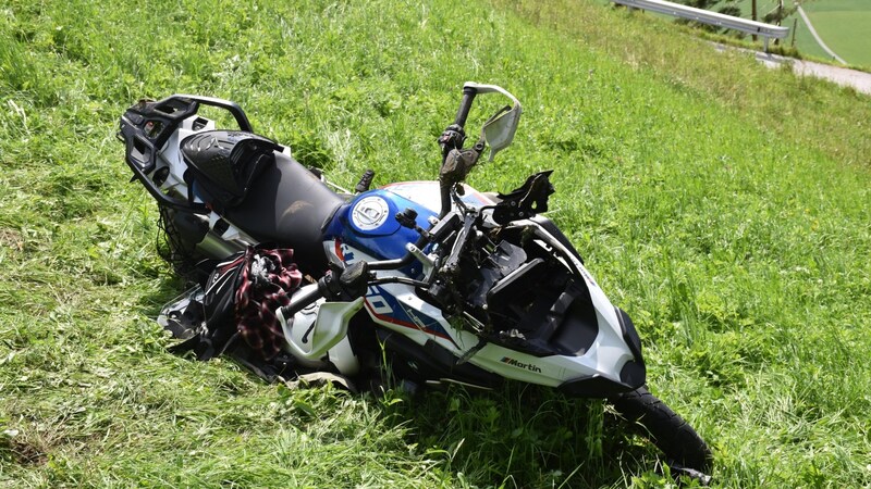 Am Motorrad entstand schwerer Schaden. (Bild: ZOOM Tirol)