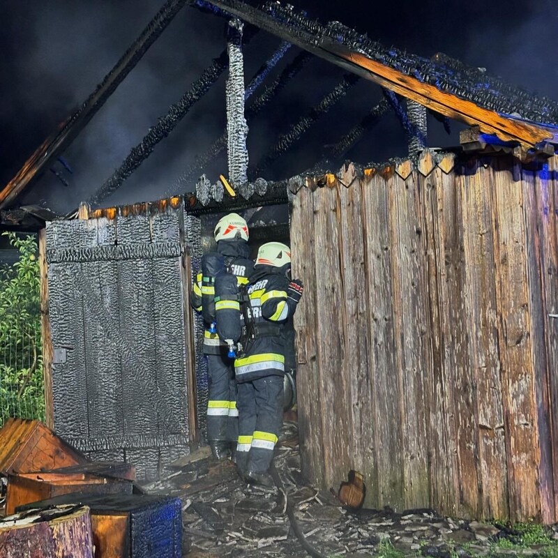 The hut burned out completely. (Bild: Feuerwehr Kumberg)