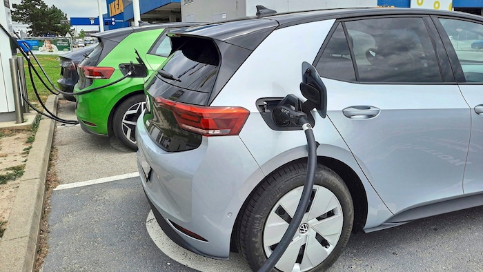 Rund 4000 öffentliche Ladestationen sind in Tirol bereits verfügbar (Symbolbild).