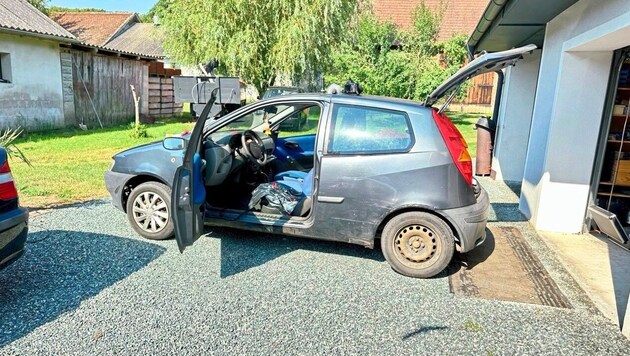 In diesem Täterauto fand die Spurensicherung den Ausweis des Beschuldigten. (Bild: Christian Schulter/Christian schulter)