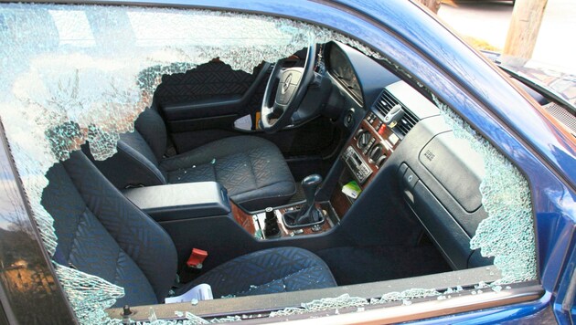 Young people have already smashed windows in Vienna dozens of times with an emergency hammer and even "hijacked" cabs for joyrides after breaking and entering. Apparently a new form of gang crime. (Bild: ZOOM Tirol/ZOOM-TIROL)