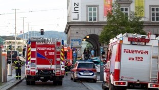 Der Einsatz am Montag dauerte bis zum Vormittag, das Feuer war in einem Kabelschaft ...