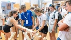 300 Schüler aus Tirols Mittelschulen waren bei der Olympiade dabei und hatten Spaß. (Bild: proHolz Tirol)