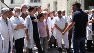 Betriebsversammlung in Grödig: Die Belegschaft steht vor dem Nichts.