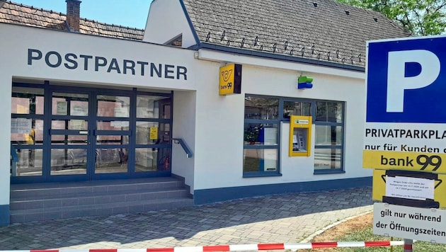 This cash machine was targeted by a gang. The post office was closed on Tuesday because of the break-in. (Bild: Privat)