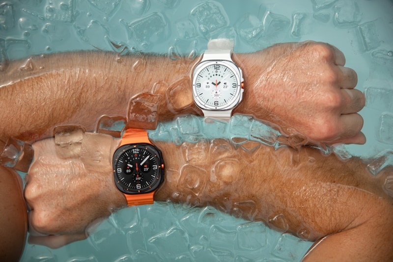 The new Galaxy Watch Ultra can be taken out of the ice on site. (Bild: NORA FORSTHUBER)