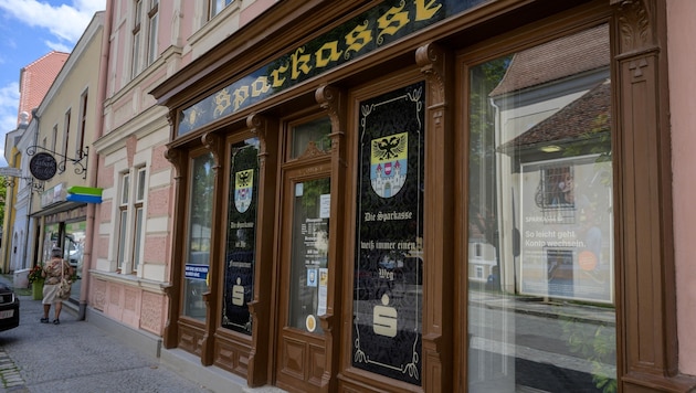 The second detonation should have taken place in the savings bank. This building dates back to the Middle Ages and is far more unstable than the Raiffeisenkasse building. (Bild: Molnar Attila)