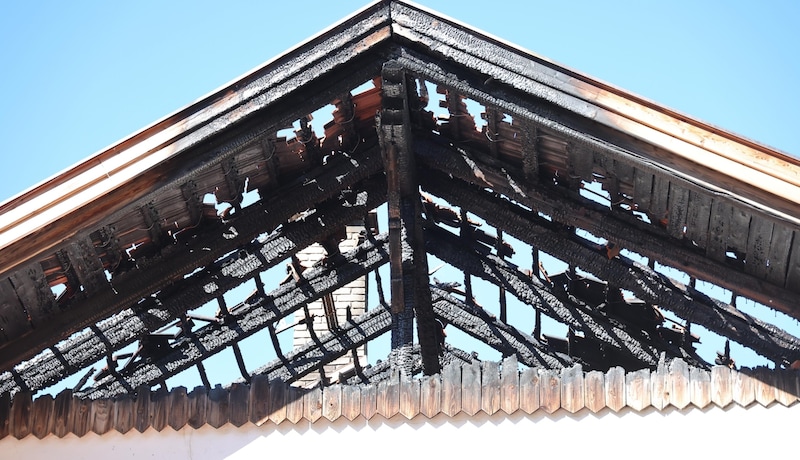 The roof was largely destroyed in the fire. (Bild: Birbaumer Christof)