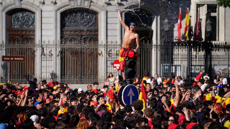 Madrid is ready for the big title party. (Bild: AP ( via APA) Austria Presse Agentur/ASSOCIATED PRESS)