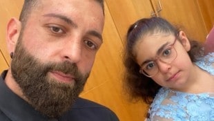 Lebensretter: Die neunjährige Nefes aus Garsten mit ihrem Papa Rifat (34).
