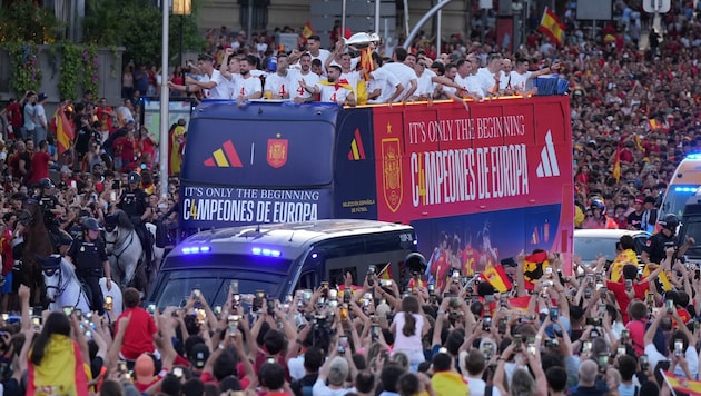 The new European champions celebrate in the streets of Madrid. (Bild: AFP)