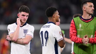 Declan Rice (l.) musste sich mit England im Finale geschlagen geben. (Bild: AFP/APA/Kirill KUDRYAVTSEV)