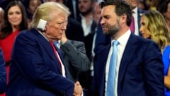 US-Präsidentschaftskandidat Donald Trump (li.) und sein Vize J.D. Vance (Bild: APA/AP)