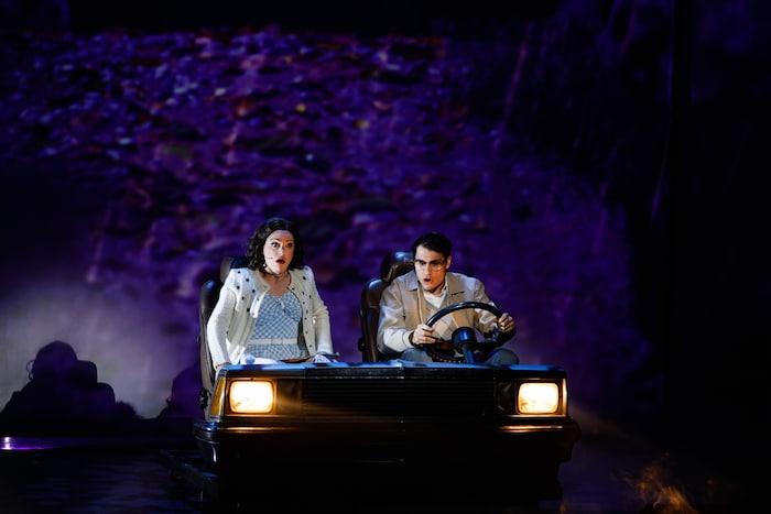Brad und Janet auf ihrer Fahrt in die Horrornacht