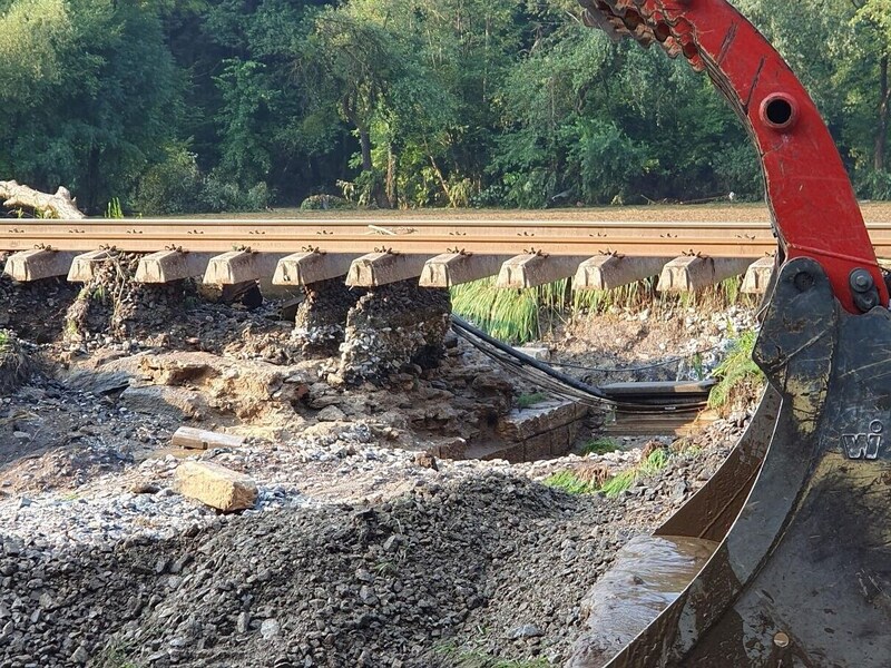 Gleise wurden unterspült. (Bild: ÖBB/Hartweger)