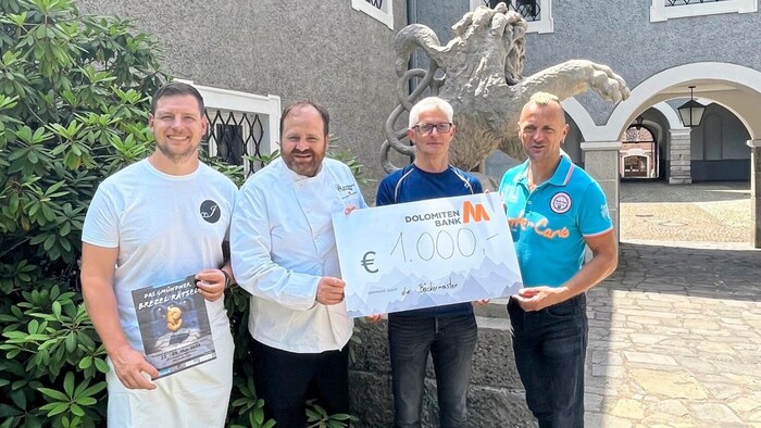 Jury and Pietschnigg presented NMS Gmünd with 1000 euros for their project. The money came from ...