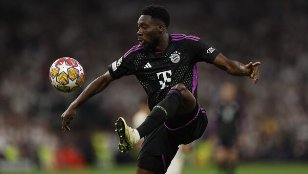 Bleibt Alphonso Davies bei Bayern oder folgt ein Wechsel nach Madrid? (Bild: AFP/APA/OSCAR DEL POZO)