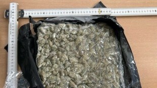 Die Polizei hat am Flughafen Wien in Schwechat 37 Kilo Cannabiskraut sichergestellt.