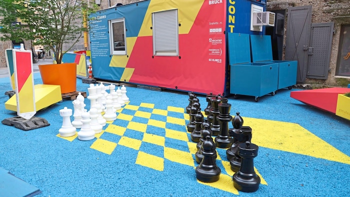 A chessboard is also available to visitors.