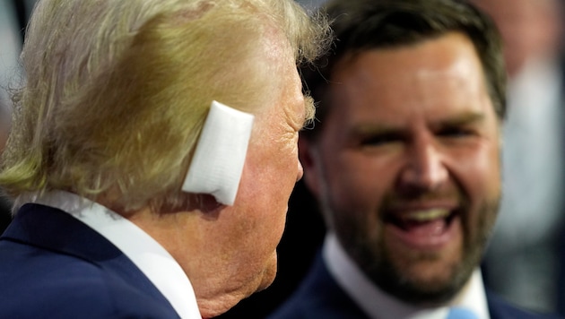 Vor noch nicht allzu langer Zeit hat er ihn als „zynisches Arschloch“ und „widerwärtig“ bezeichnet, nun soll J.D. Vance Donald Trumps Vizepräsident werden.  (Bild: AP ( via APA) Austria Presse Agentur/Evan Vucci)