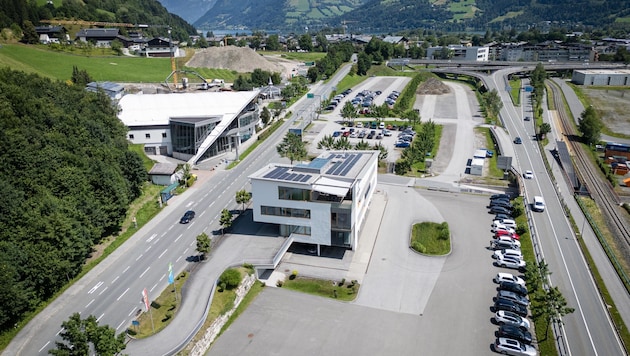 15.000 Quadratmeter: Der Areit-Parkplatz in Zell am See geht ins Rennen um die Negativ-Auszeichnung. (Bild: Mitja Kobal / Greenpeace)