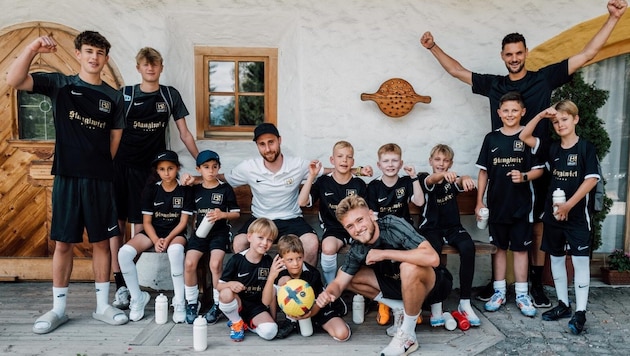 Sven Ulreich spent a day at Björn Schulz's soccer camp at the Stanglwirt in Going. (Bild: Skyline Medien)