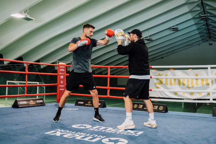 Sven Ulreich boxte beim Stanglwirt mit Björn Schulz.