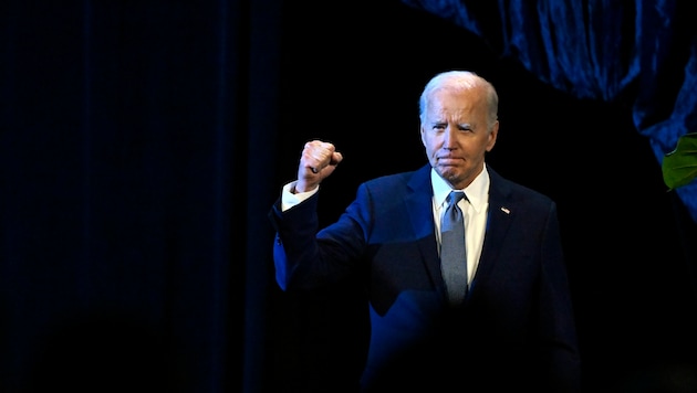 Joe Biden spricht sich für schärfere Waffengesetze aus. (Bild: AP/David Becker)