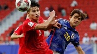 Kaishu Sano (hier im blauen Dress bei einem Ländermatch gegen Vietnam) wurde in Tokio verhaftet.