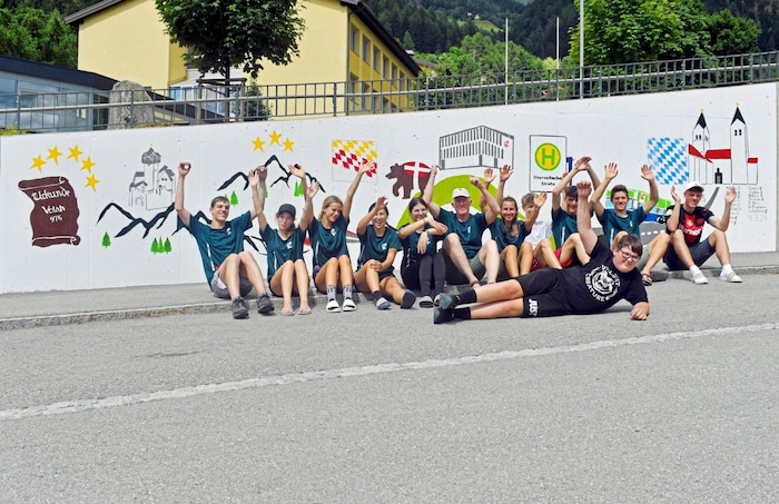 The concrete wall of the school campus has also already been painted.