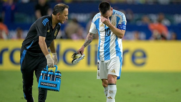 Lionel Messi (right) is still out of action (Bild: AFP/APA/JUAN MABROMATA)