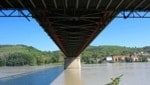 Wie lange hält die Donaubrücke in Mautern (NÖ) noch durch? Nicht mehr lange, sagen Experten. Ein Abriss ist alternativlos. (Bild: Molnar Attila)