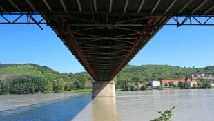 Wie lange hält die Donaubrücke in Mautern (NÖ) noch durch? Nicht mehr lange, sagen Experten. Ein ...