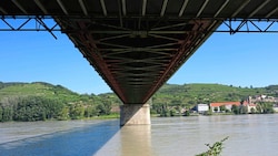 Wie lange hält die Donaubrücke in Mautern (NÖ) noch durch? Nicht mehr lange, sagen Experten. Ein Abriss ist alternativlos. (Bild: Molnar Attila)