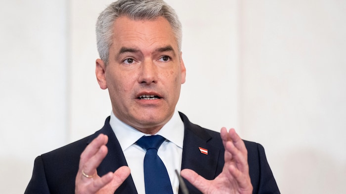 Die Höhe der Sozialhilfe erhitzt weiter die Gemüter. Kanzler Karl Nehammer (ÖVP) stößt das ...