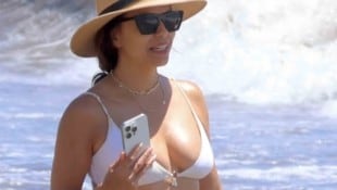 Eva Longoria nimmt sich in ihrer neuen Wahlheimat Marbella eine verdiente Bikini-Auszeit. (Bild: Photo Press Service)