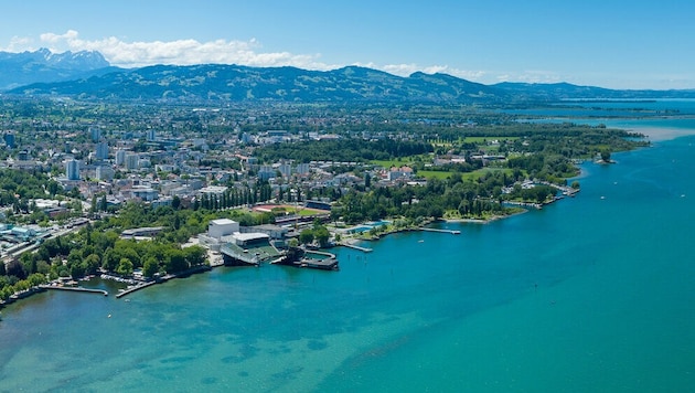 Das ausgelaufene Öl richtete keinen größeren Schaden im Bodensee an.  (Bild: Stiplovsek Dietmar)