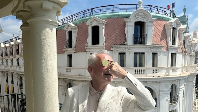 Publisher Christian Mucha is a big fan of the Côte d'Azur. But when the heat is oppressive and the neighboring hotel also has feces picked up by truck, even he gets a bad case of the stinkies. (Bild: Christian Mucha)