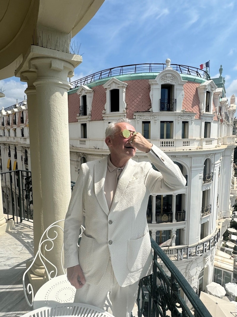 The rich have had enough: Christian Mucha created a luxury residence in Nice, in the immediate vicinity of the Hotel Negresco. There's just one catch: according to Mucha, the hotel's faeces are removed by cesspit truck. Severe odor nuisance included. (Bild: Christian Mucha)