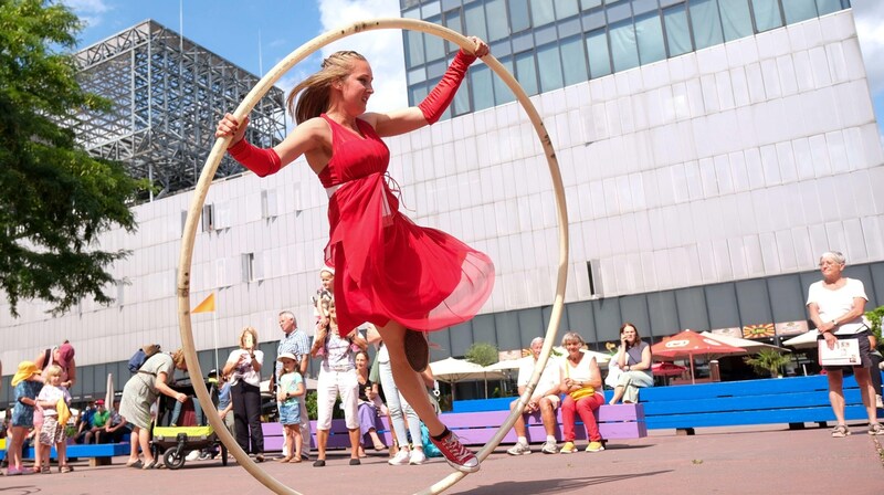 Bis Samstag verwandelt sich die Linzer Innenstadt in eine actionreiche Zirkusmanege. (Bild: Einöder Horst)