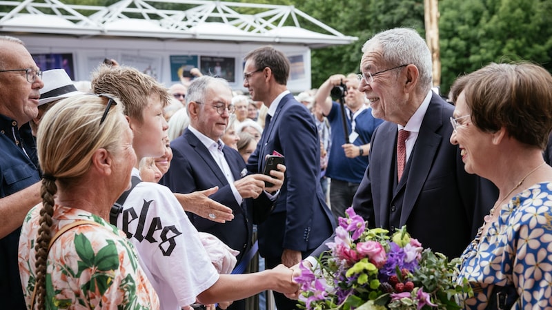 Bundespräsident Van der Bellen und Doris Schmidauer zeigten sich ganz nahbar. (Bild: mathis.studio)