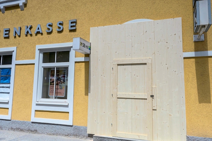 Raika in Drosendorf hugely damaged after blast